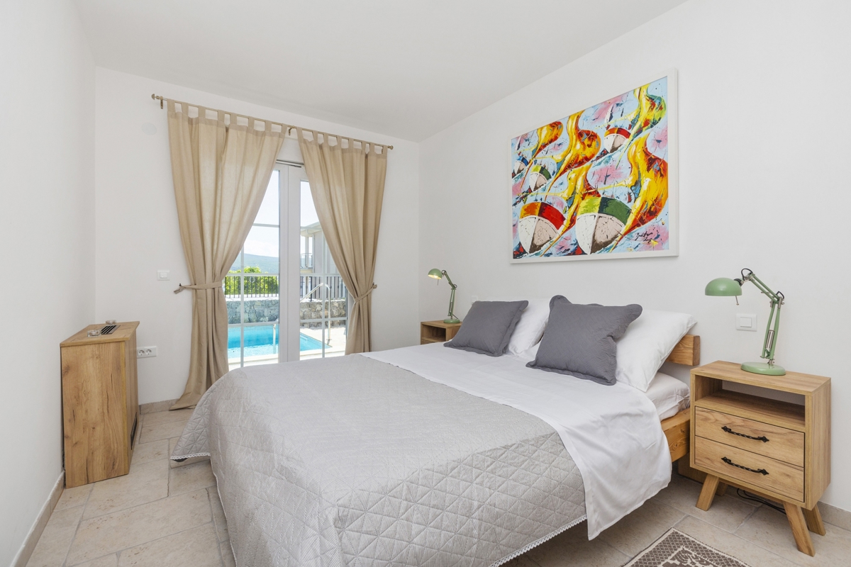 KRK CITY, dintorni - Villa moderna con piscina riscaldata