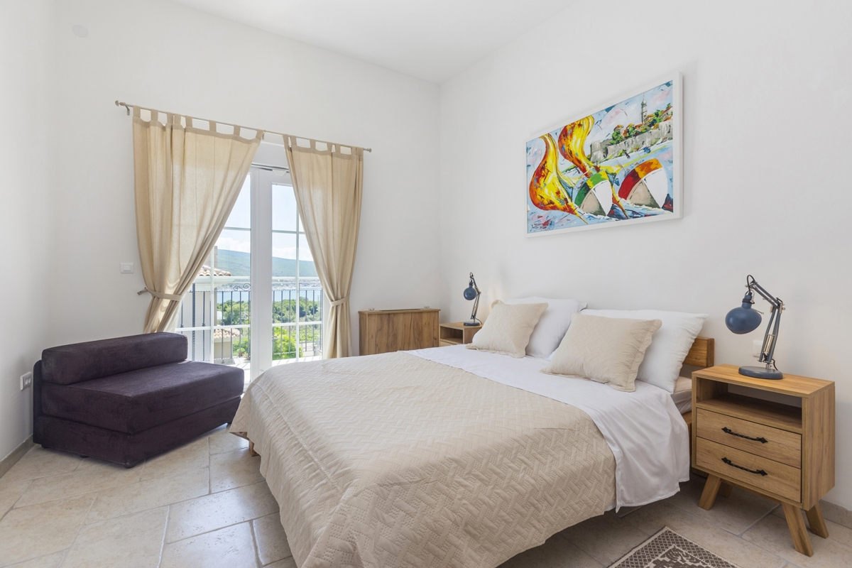 KRK CITY, dintorni - Villa moderna con piscina riscaldata