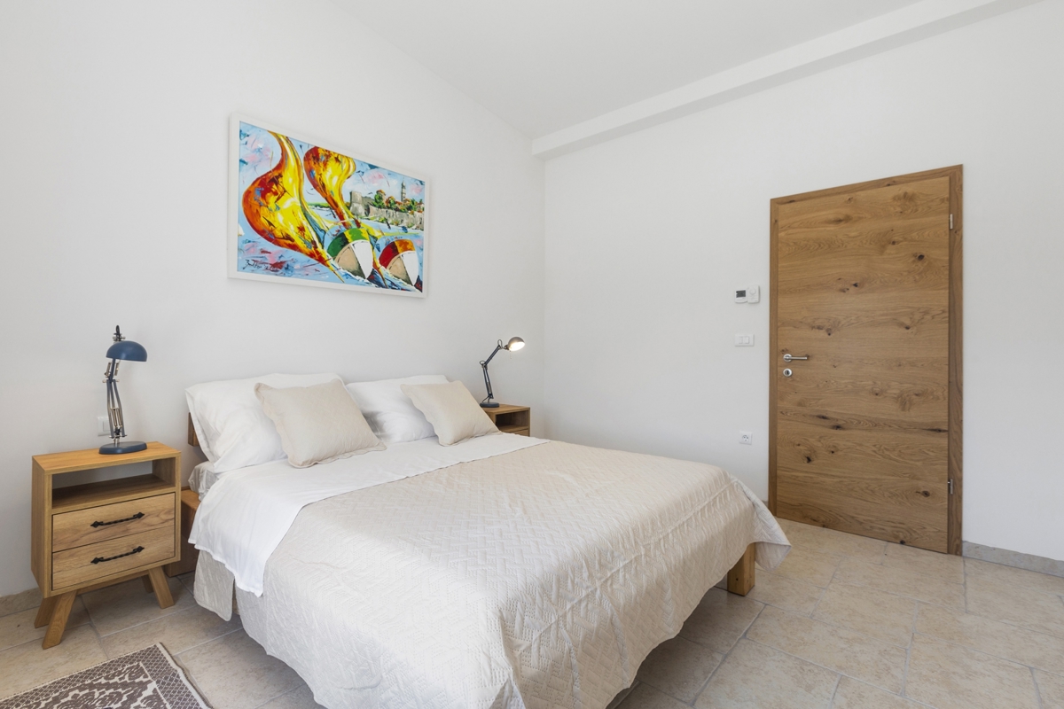 KRK CITY, dintorni - Villa moderna con piscina riscaldata