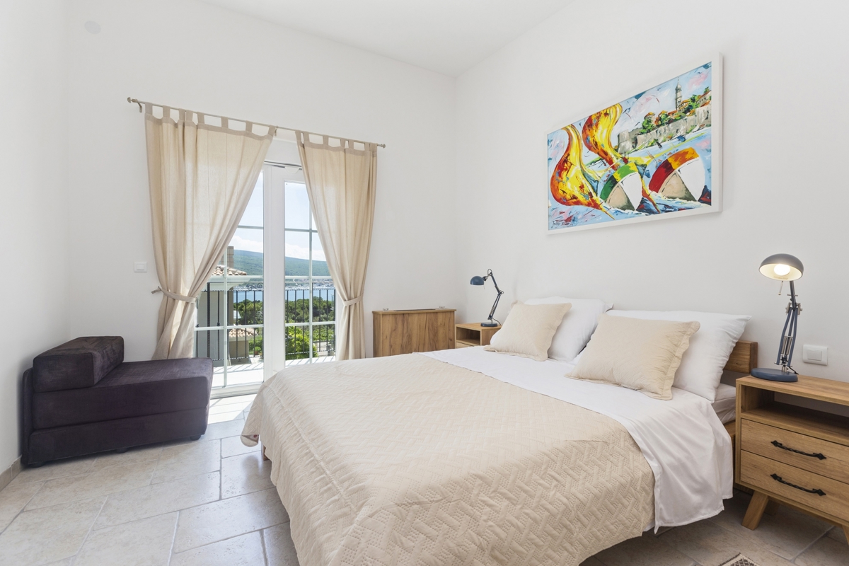 KRK CITY, dintorni - Villa moderna con piscina riscaldata