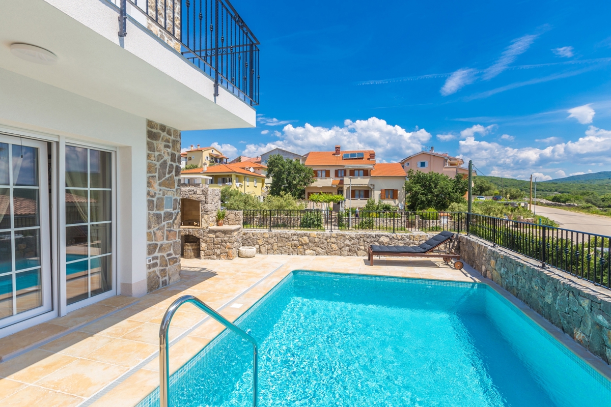KRK CITY, dintorni - Villa moderna con piscina riscaldata