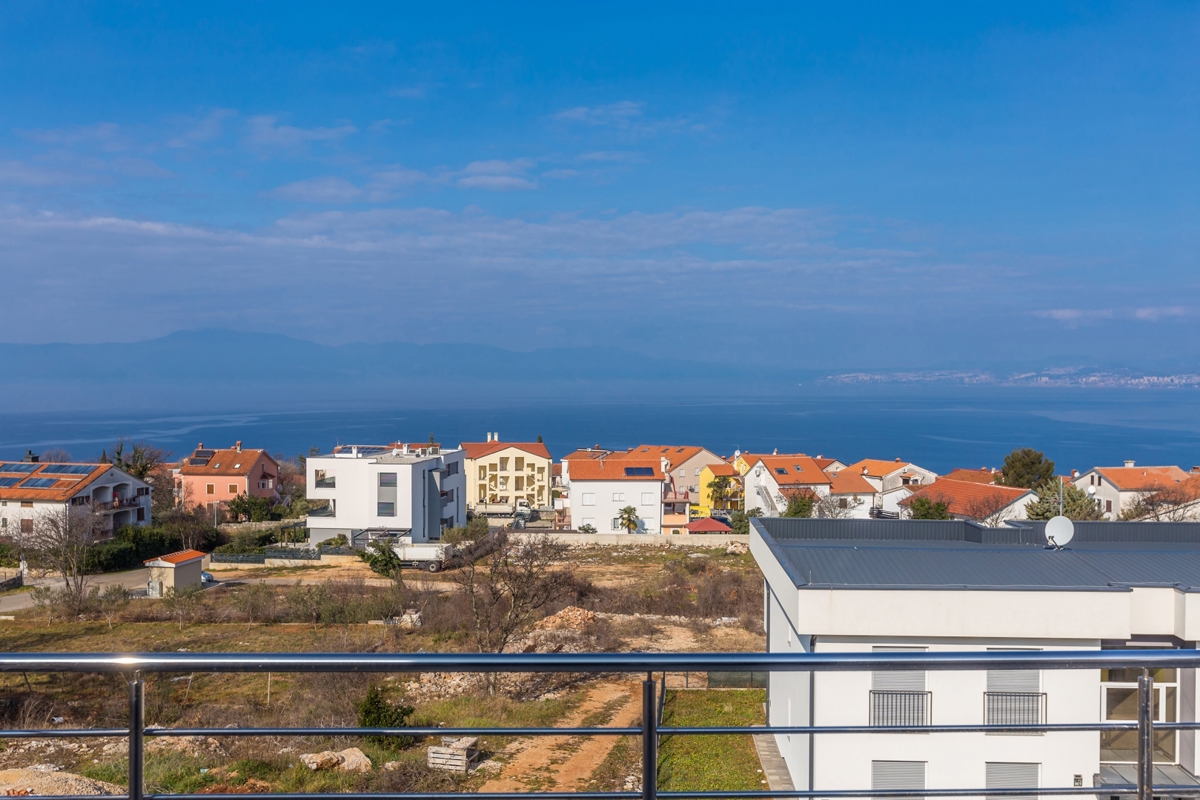 ISOLA DI KRK, NJIVICE - Appartamento al secondo piano con vista panoramica sul mare