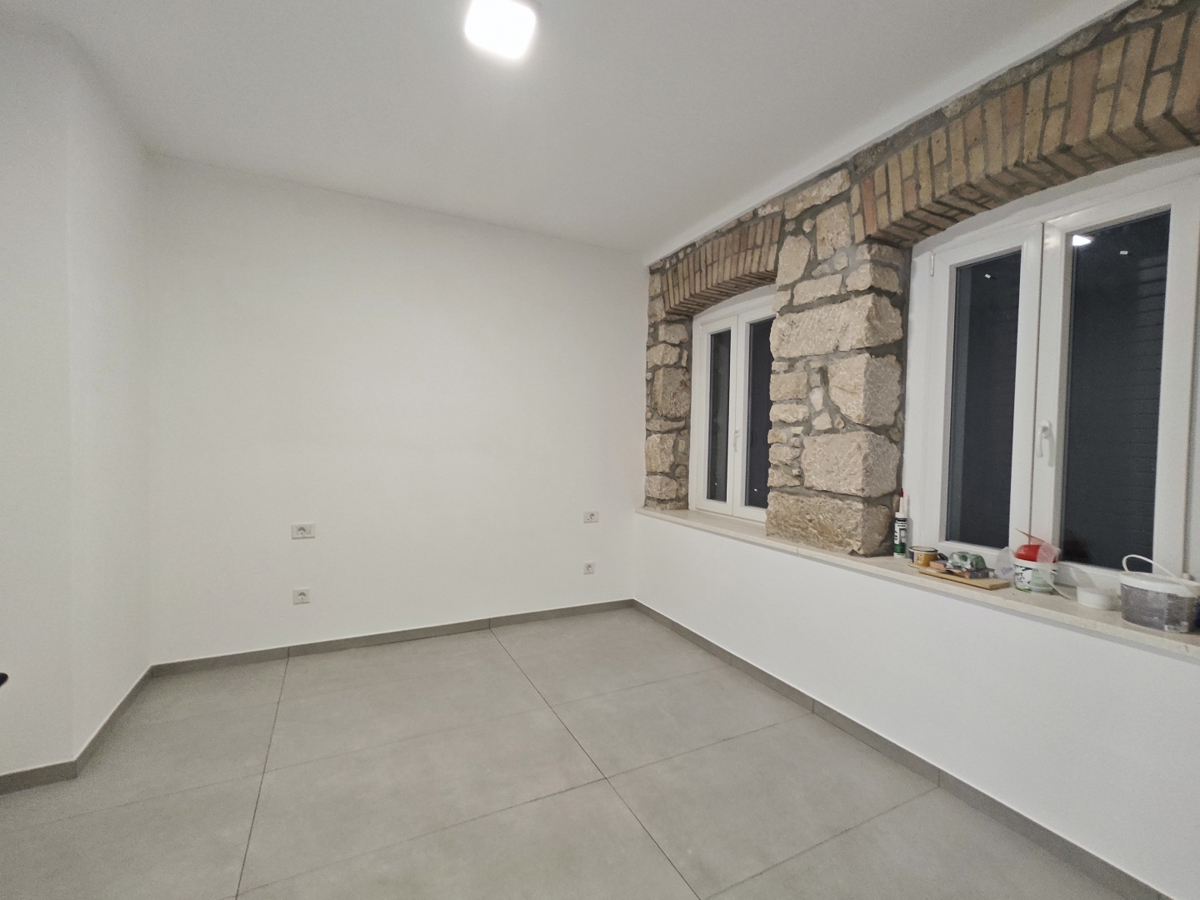 TRIBALJ- Casa ristrutturata con piscina