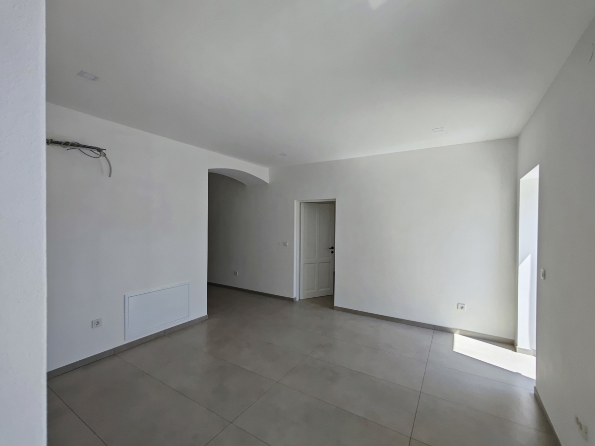 TRIBALJ- Casa ristrutturata con piscina