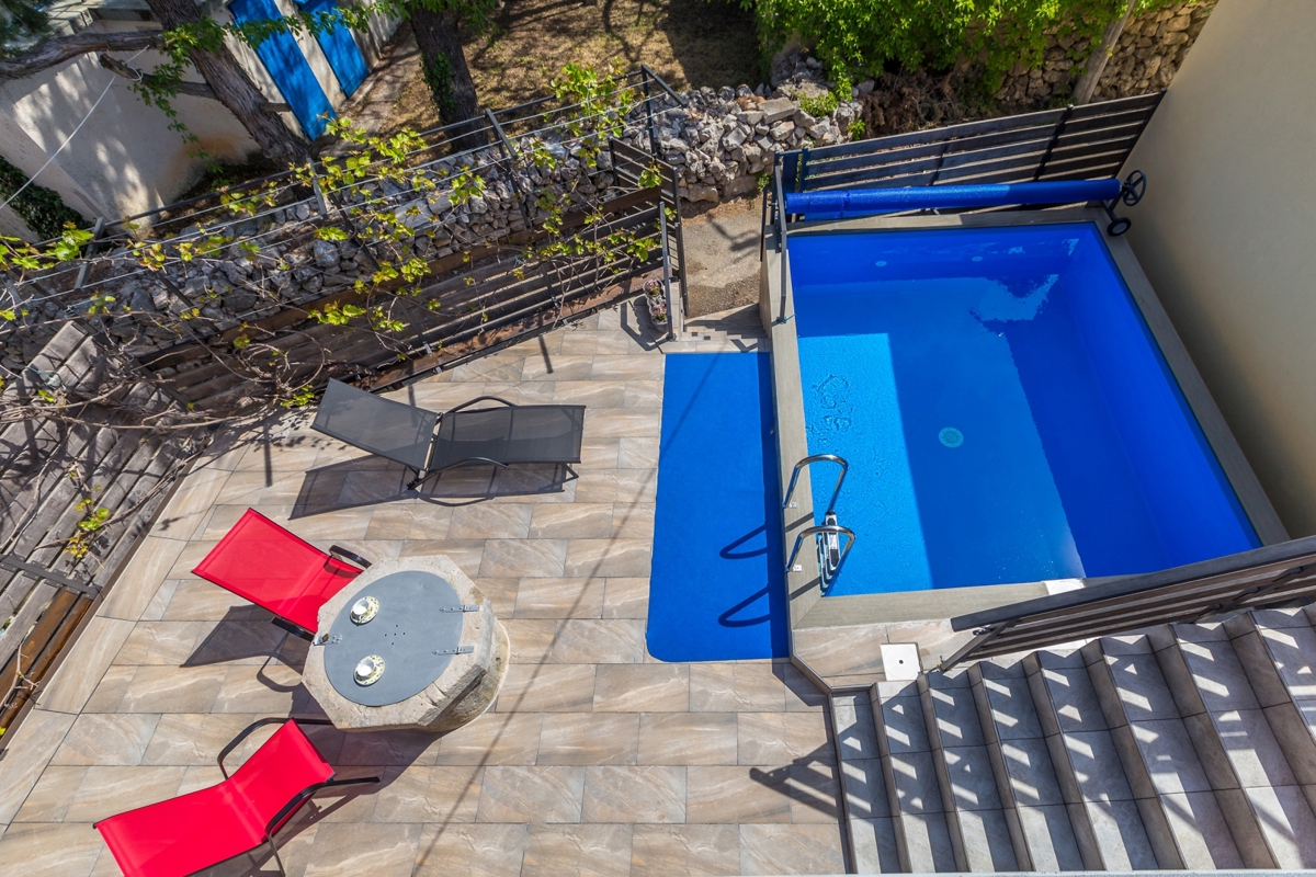 ISOLA DI KRK, AREA PIÙ GRANDE DELLA CITTÀ DI KRK – Autentica casa in pietra con vista panoramica, piscina e jacuzzi