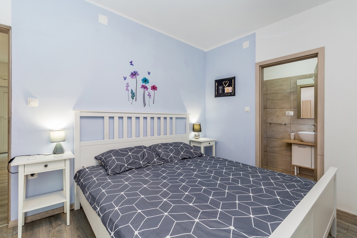 ISOLA DI KRK, AREA PIÙ GRANDE DELLA CITTÀ DI KRK – Autentica casa in pietra con vista panoramica, piscina e jacuzzi