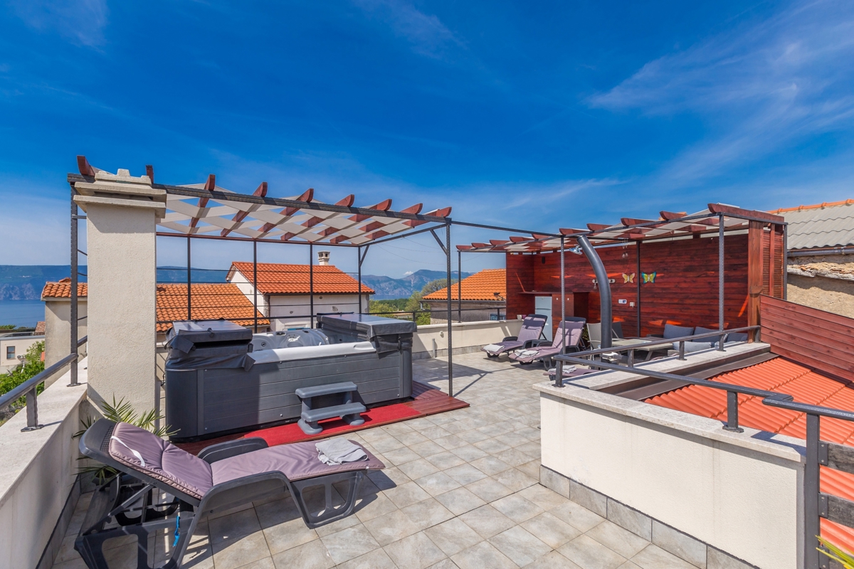 ISOLA DI KRK, AREA PIÙ GRANDE DELLA CITTÀ DI KRK – Autentica casa in pietra con vista panoramica, piscina e jacuzzi