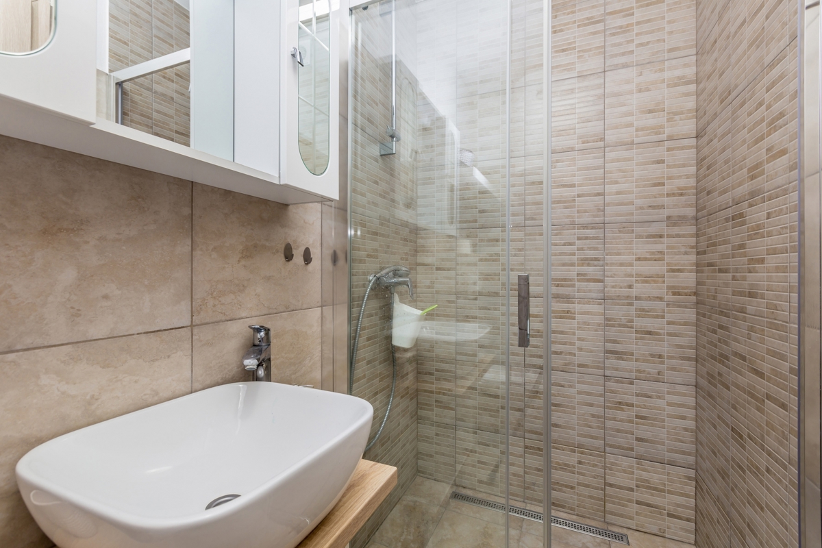 ISOLA DI KRK, AREA PIÙ GRANDE DELLA CITTÀ DI KRK – Autentica casa in pietra con vista panoramica, piscina e jacuzzi