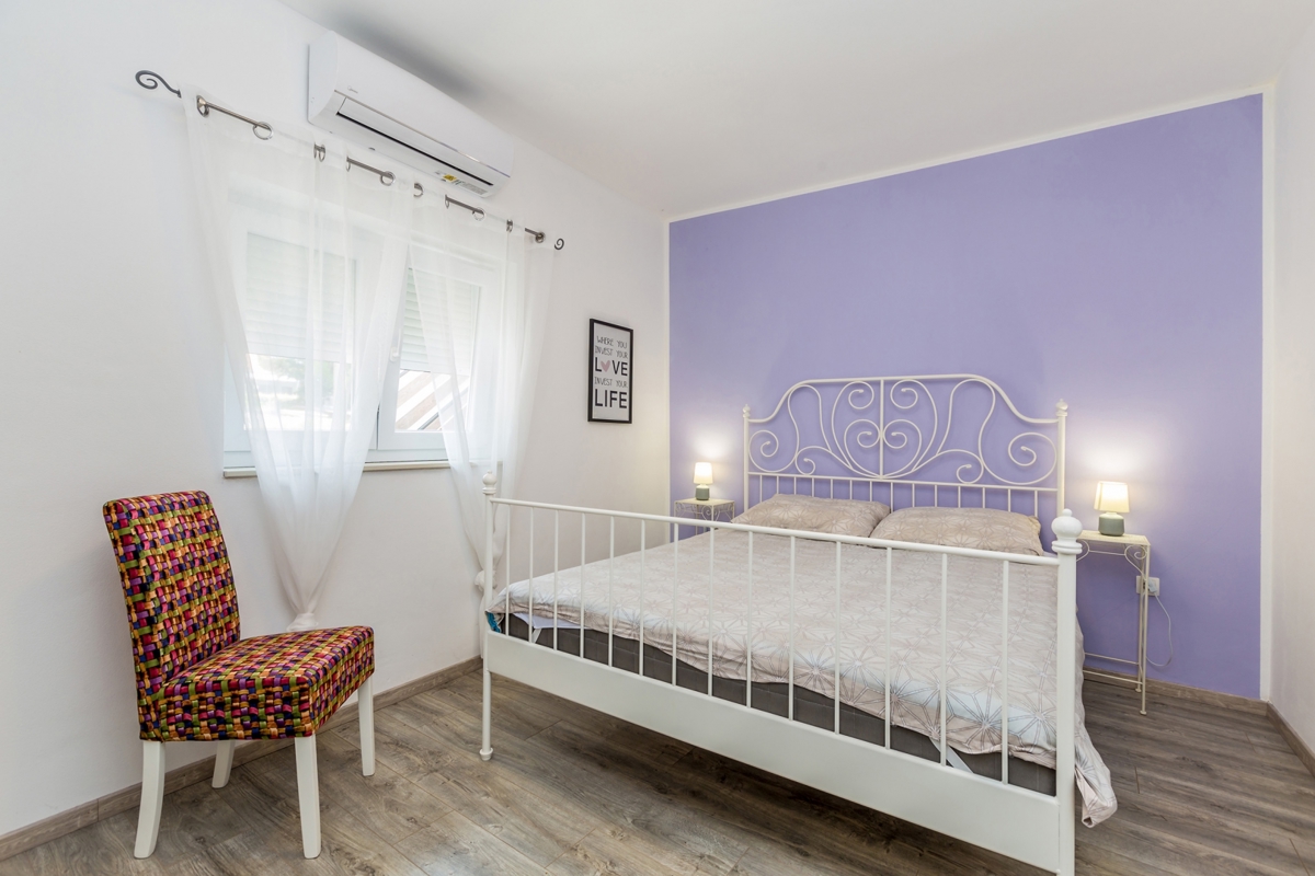 ISOLA DI KRK, AREA PIÙ GRANDE DELLA CITTÀ DI KRK – Autentica casa in pietra con vista panoramica, piscina e jacuzzi