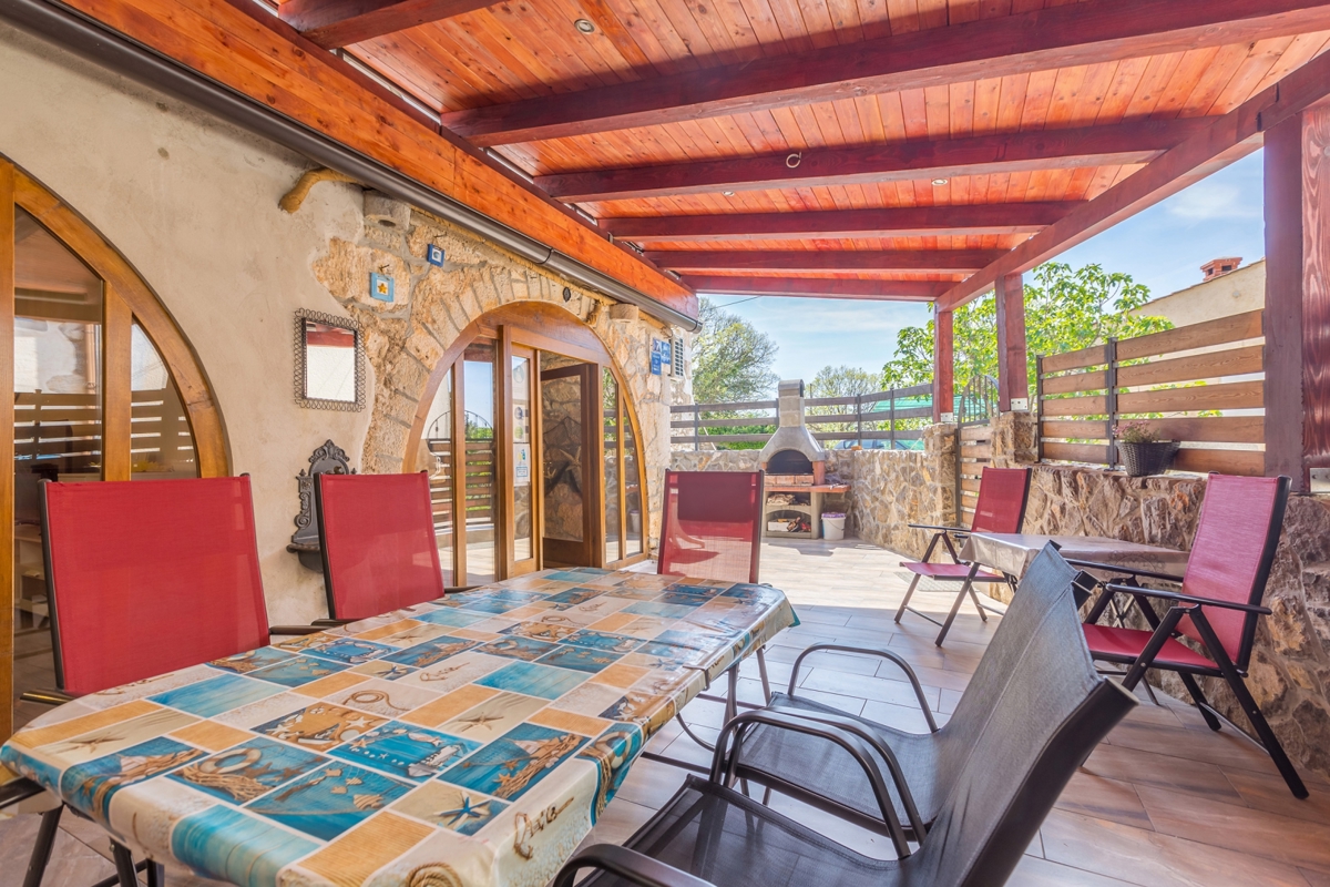 ISOLA DI KRK, AREA PIÙ GRANDE DELLA CITTÀ DI KRK – Autentica casa in pietra con vista panoramica, piscina e jacuzzi