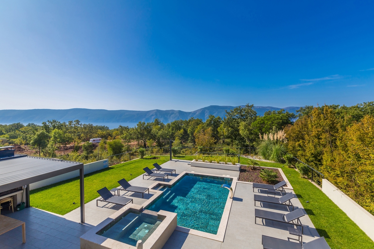 ISOLA DI KRK – Villa esclusiva con piscina, vista panoramica e design di alto livello
