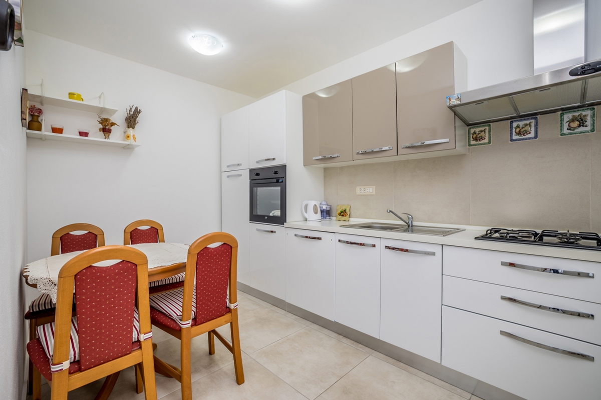 ČIŽIĆI – Lussuosa villa con appartamenti, centro benessere e piscina sul mare