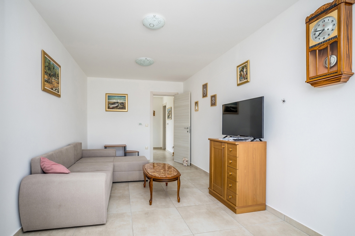 ČIŽIĆI – Lussuosa villa con appartamenti, centro benessere e piscina sul mare