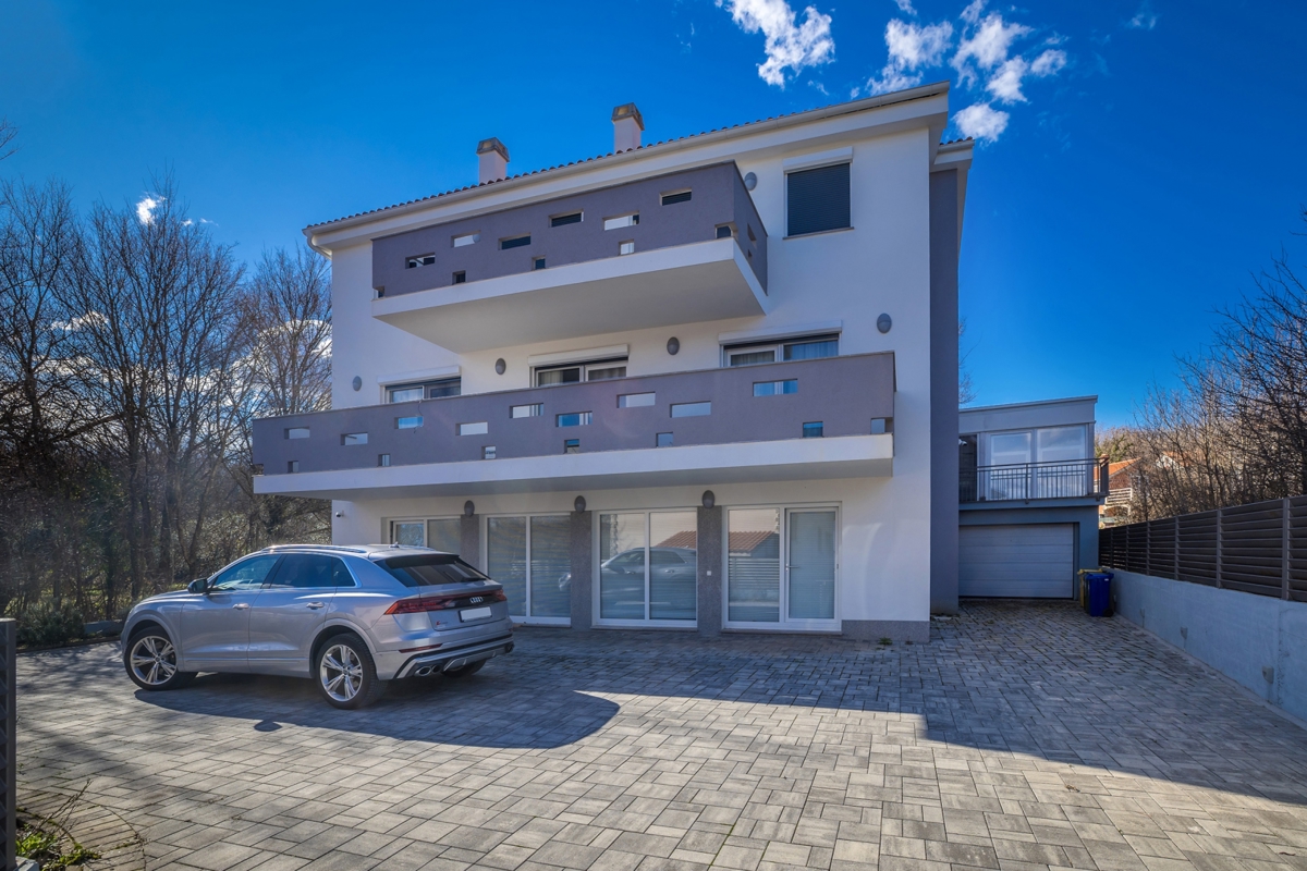 ČIŽIĆI – Lussuosa villa con appartamenti, centro benessere e piscina sul mare