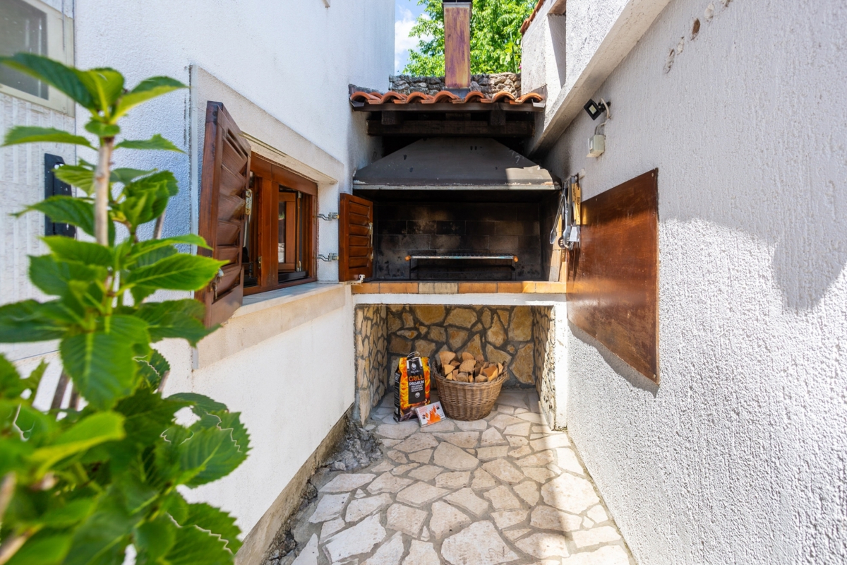 ISOLA DI KRK, RISIKA - Affascinante casa con piscina e jacuzzi