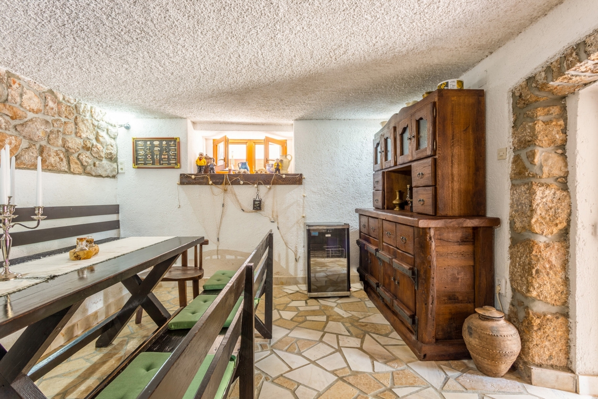 ISOLA DI KRK, RISIKA - Affascinante casa con piscina e jacuzzi