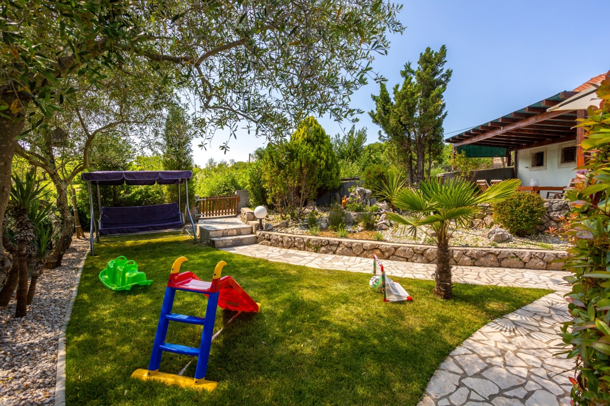 ISOLA DI KRK, RISIKA - Affascinante casa con piscina e jacuzzi