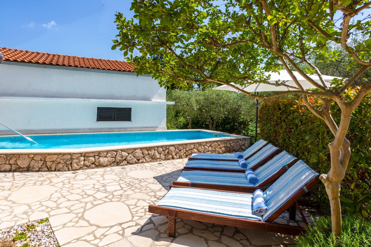 ISOLA DI KRK, RISIKA - Affascinante casa con piscina e jacuzzi