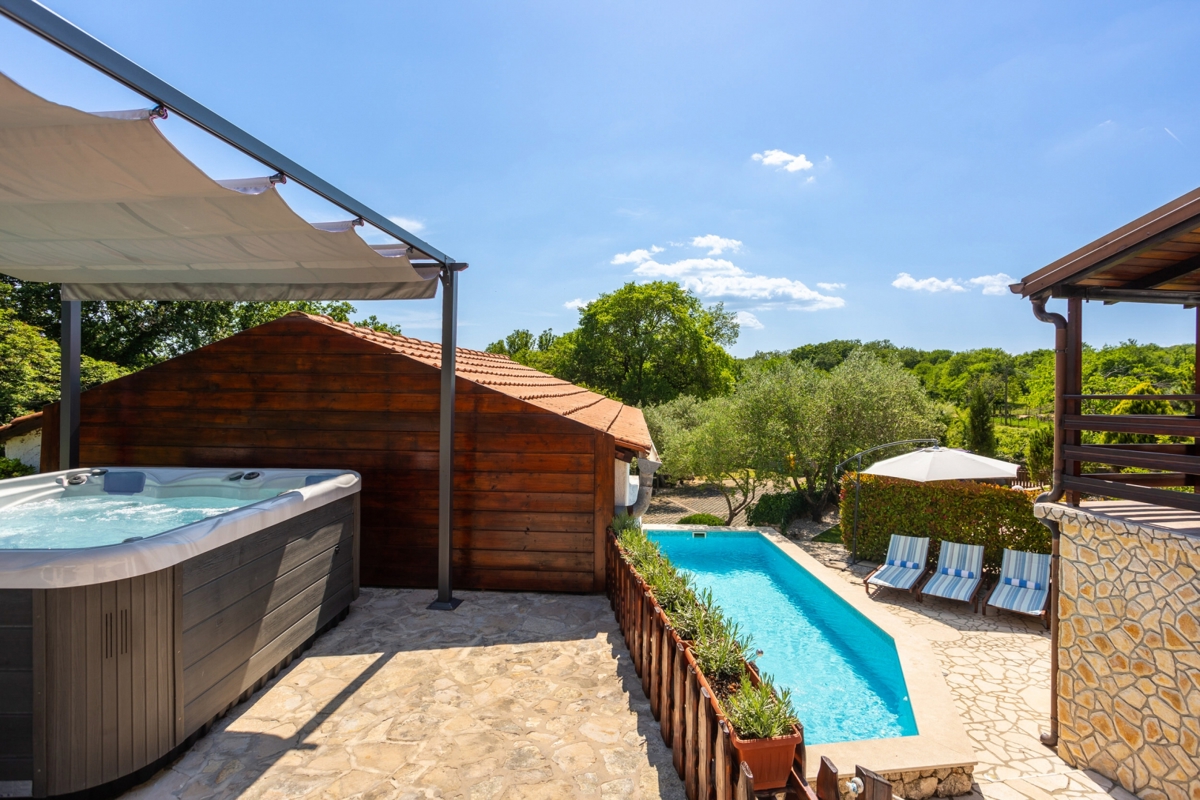 ISOLA DI KRK, RISIKA - Affascinante casa con piscina e jacuzzi