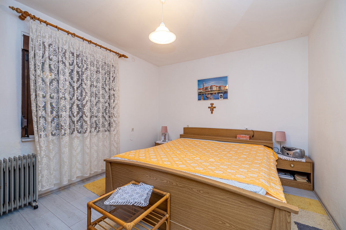 CITTÀ DI KRK - Casa con tre appartamenti
