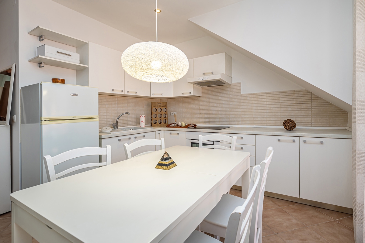 FUŽINE - Monolocale in mansarda alta