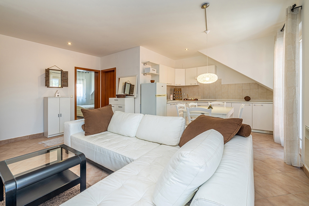 FUŽINE - Monolocale in mansarda alta