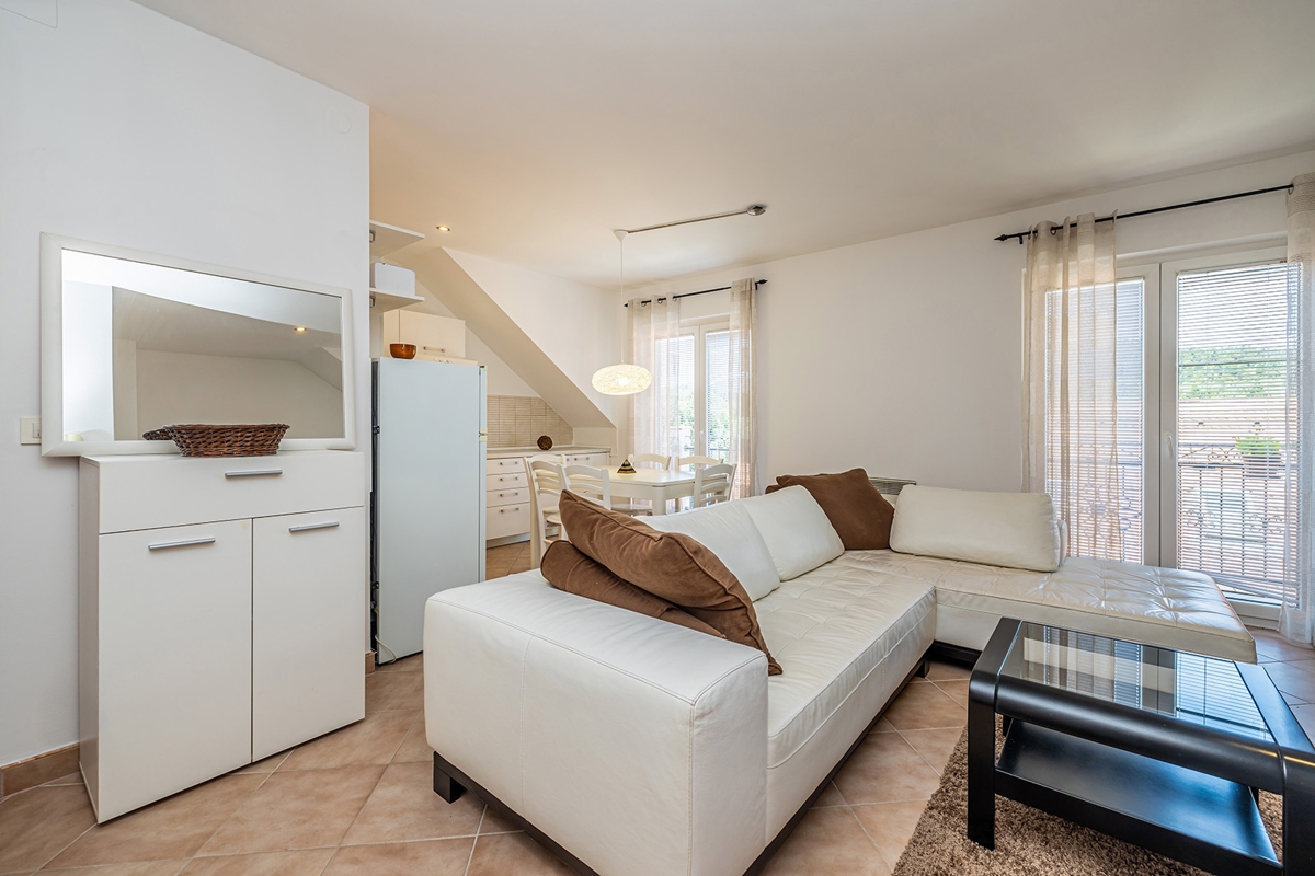 FUŽINE - Monolocale in mansarda alta