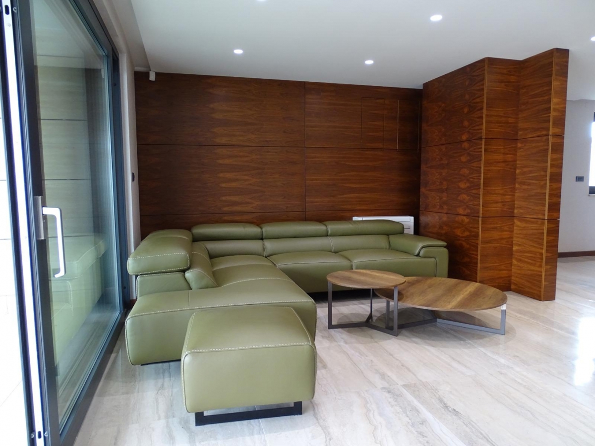 MALINSKA – Lussuoso appartamento al piano terra con piscina e ampio giardino, in posizione privilegiata sull’isola di Krk