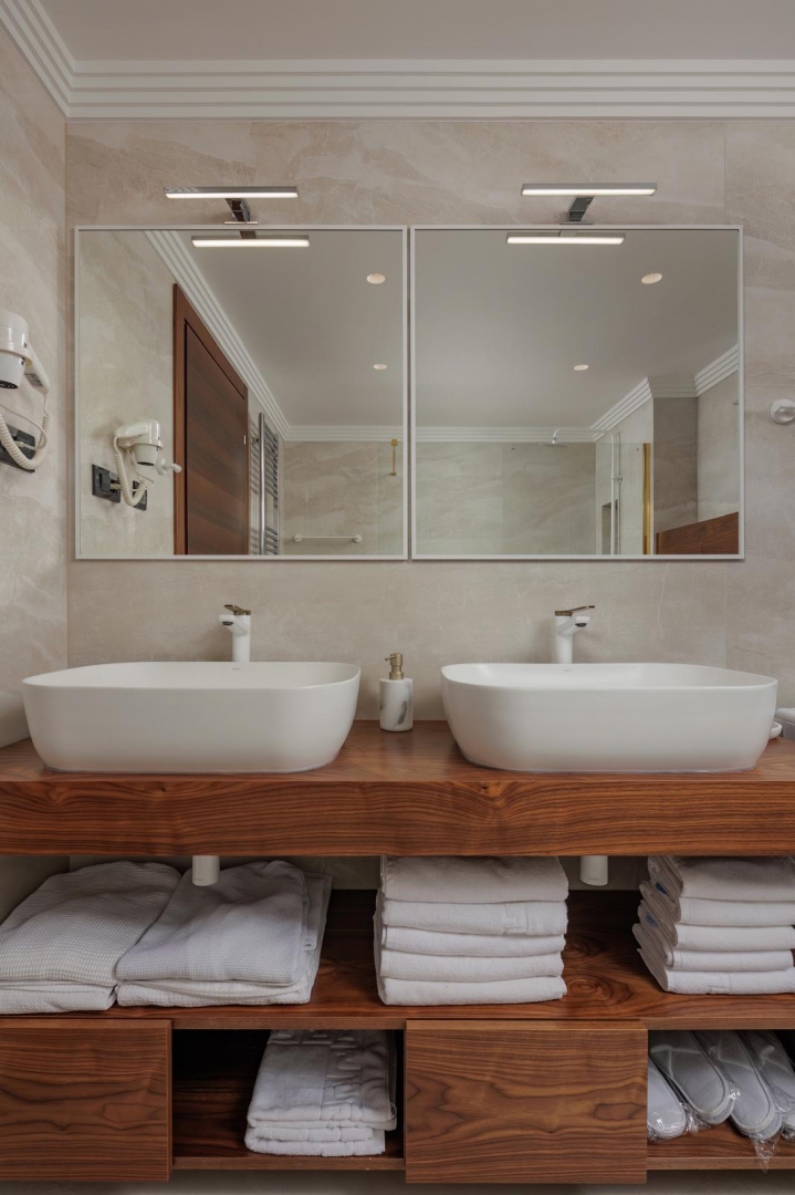 MALINSKA – Lussuoso appartamento al piano terra con piscina e ampio giardino, in posizione privilegiata sull’isola di Krk