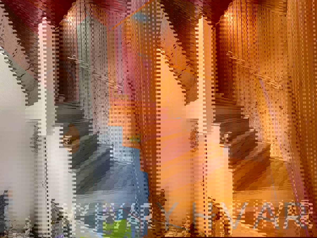 Casa bifamiliare a Gdinj