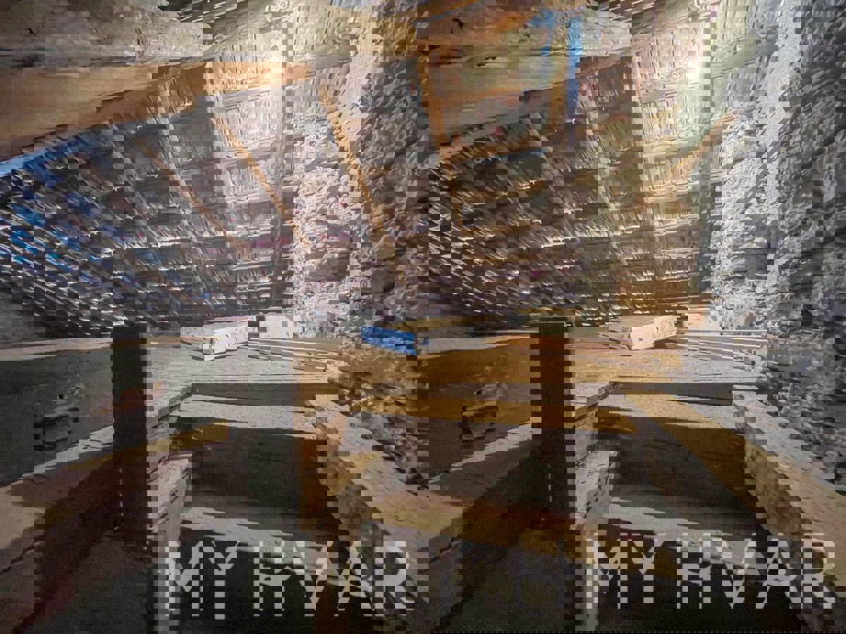 Casa bifamiliare a Gdinj