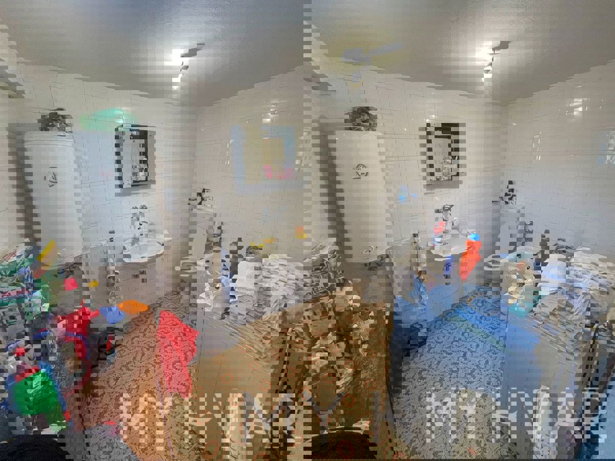 Casa bifamiliare a Gdinj