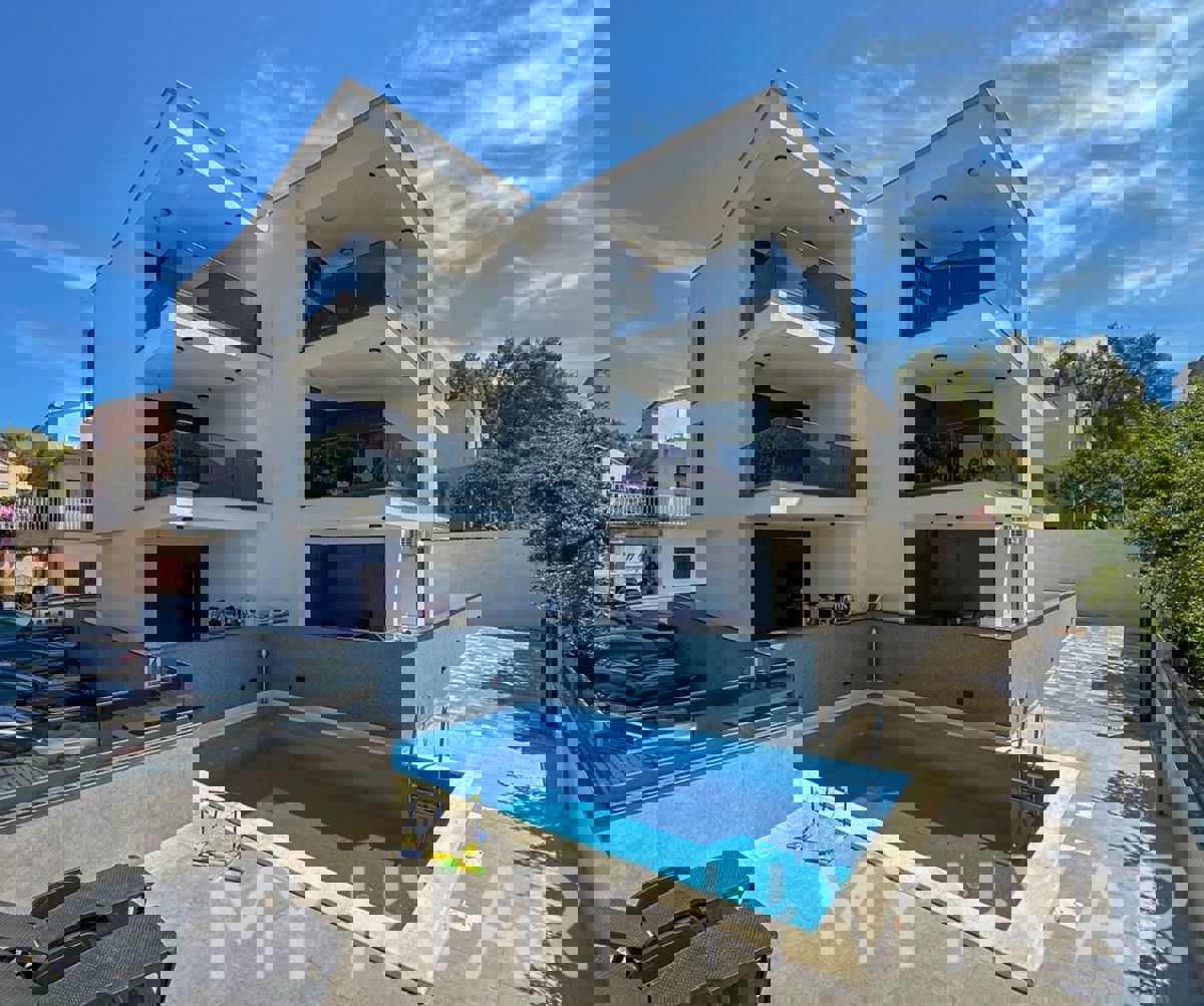 Appartamento con piscina a Vrboska