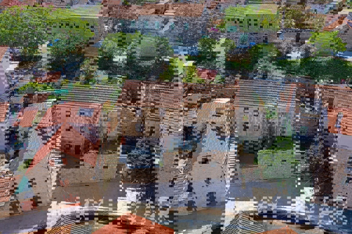 Casa in pietra sul mare nel centro di Vrboska