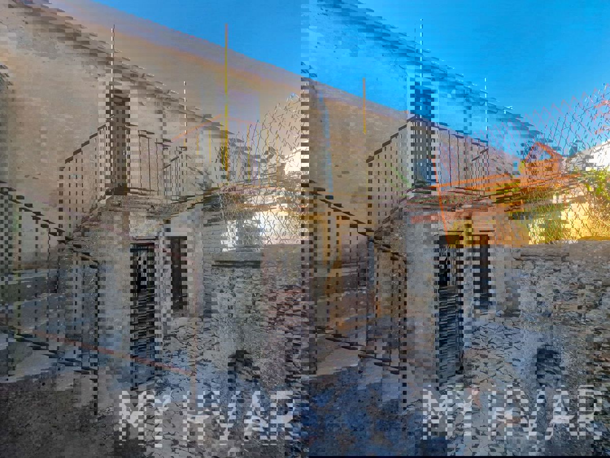 Casa in pietra sul mare nel centro di Vrboska