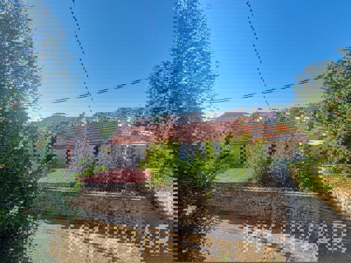 Casa in pietra sul mare nel centro di Vrboska