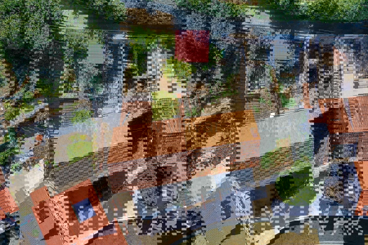 Casa in pietra sul mare nel centro di Vrboska