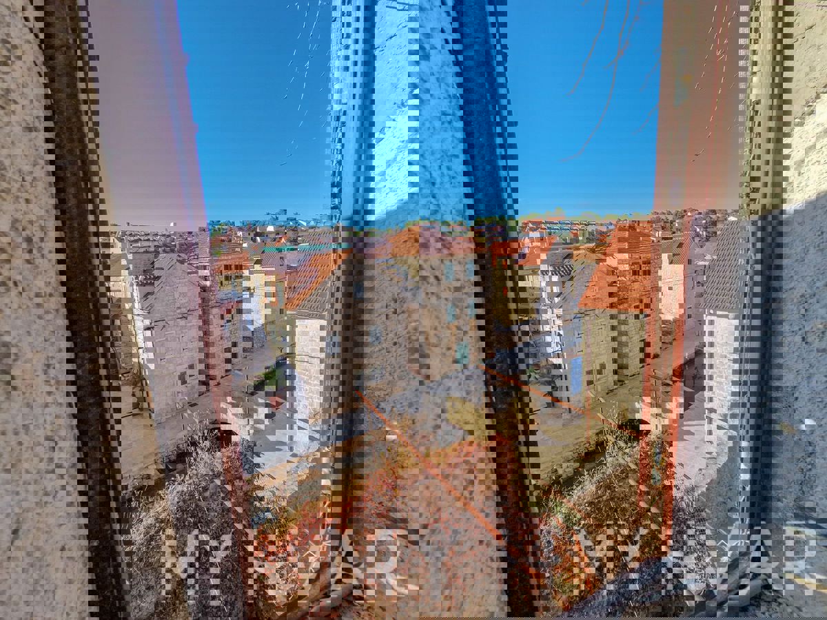 Casa in pietra sul mare nel centro di Vrboska