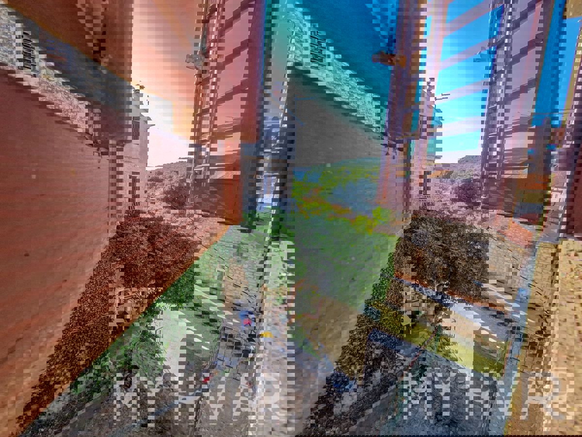 Casa in pietra sul mare nel centro di Vrboska