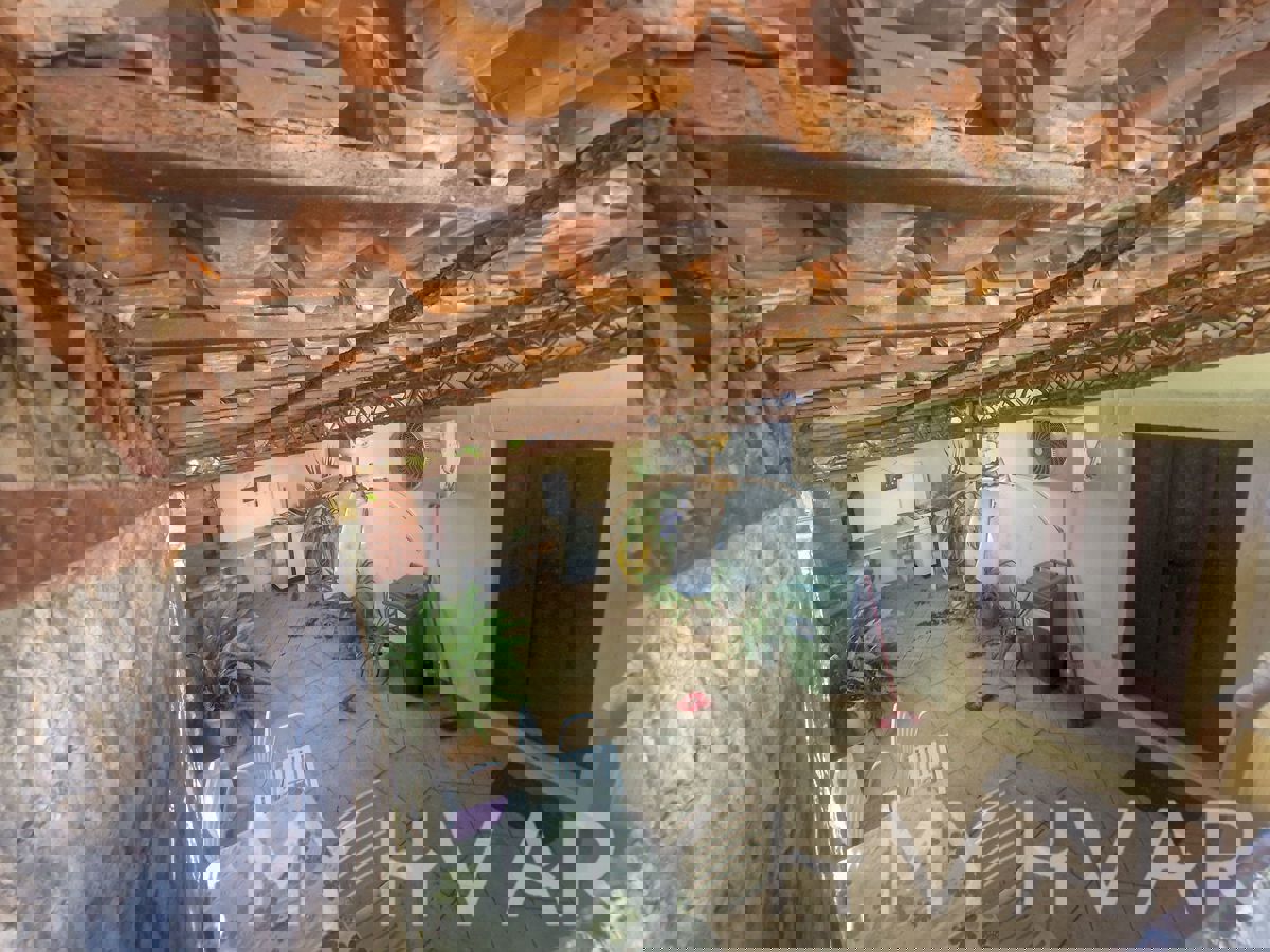 Casa in pietra sul mare nel centro di Vrboska