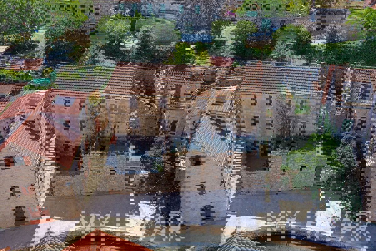 Casa in pietra sul mare nel centro di Vrboska