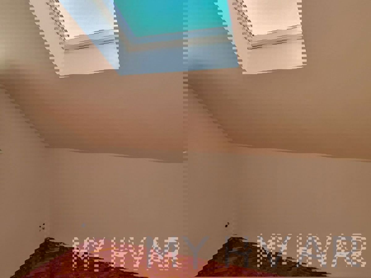 Appartamento con tre camere da letto nella città di Hvar