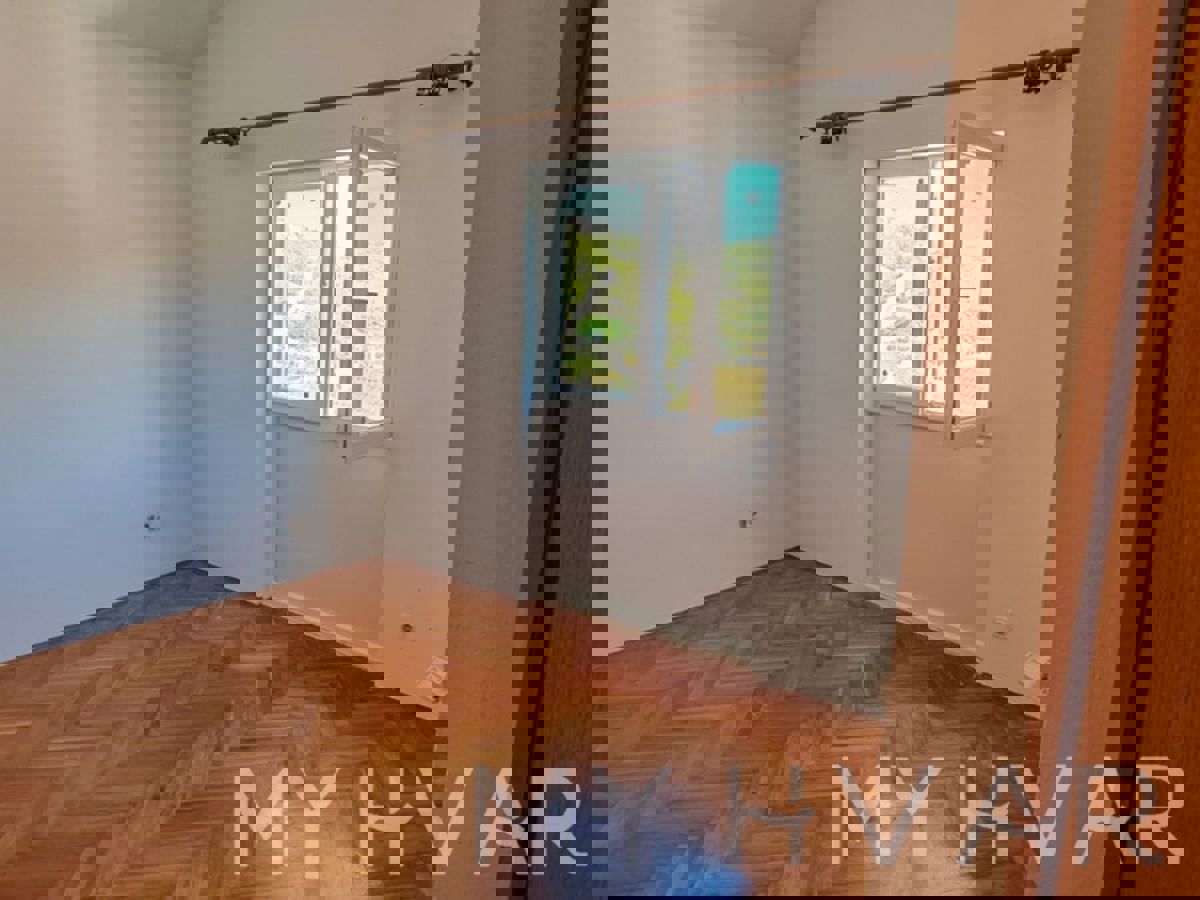 Appartamento con tre camere da letto nella città di Hvar