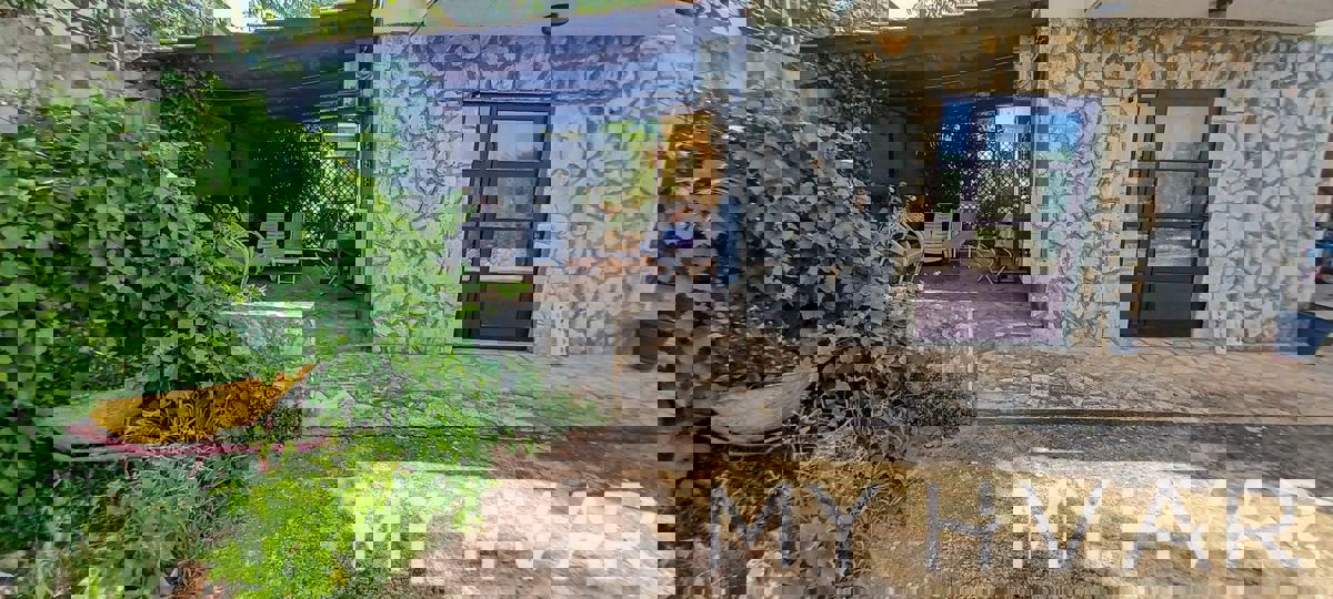 Casa con più appartamenti a Vrboska