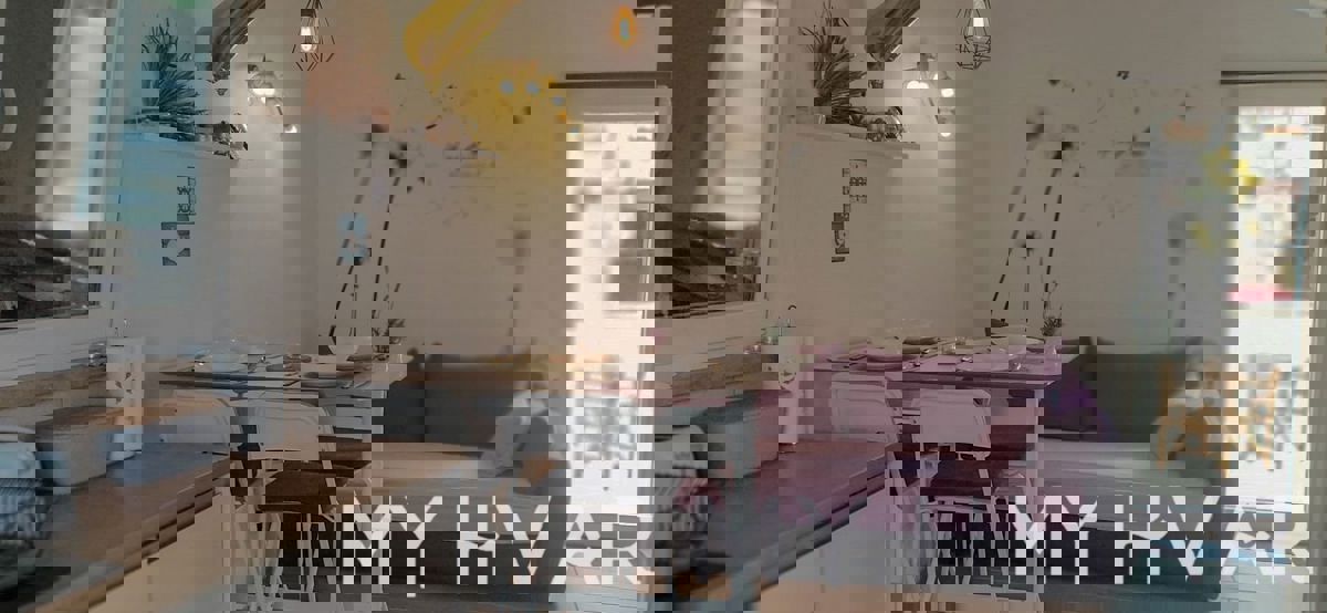 Casa con più appartamenti a Vrboska