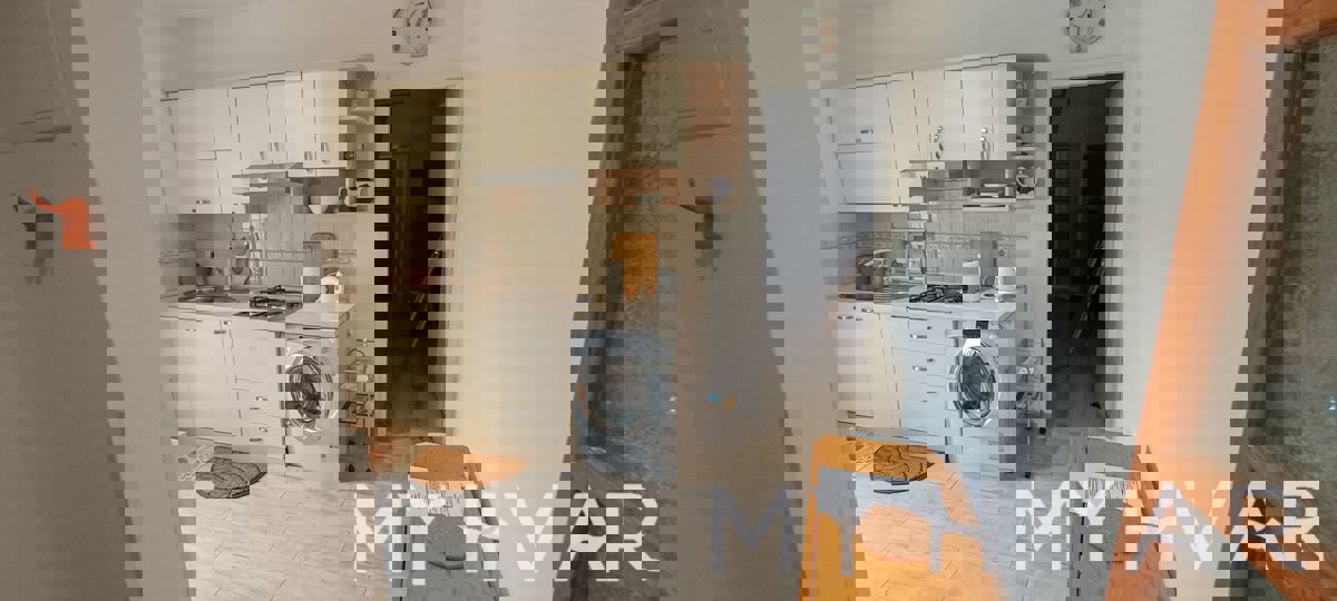 Casa con più appartamenti a Vrboska