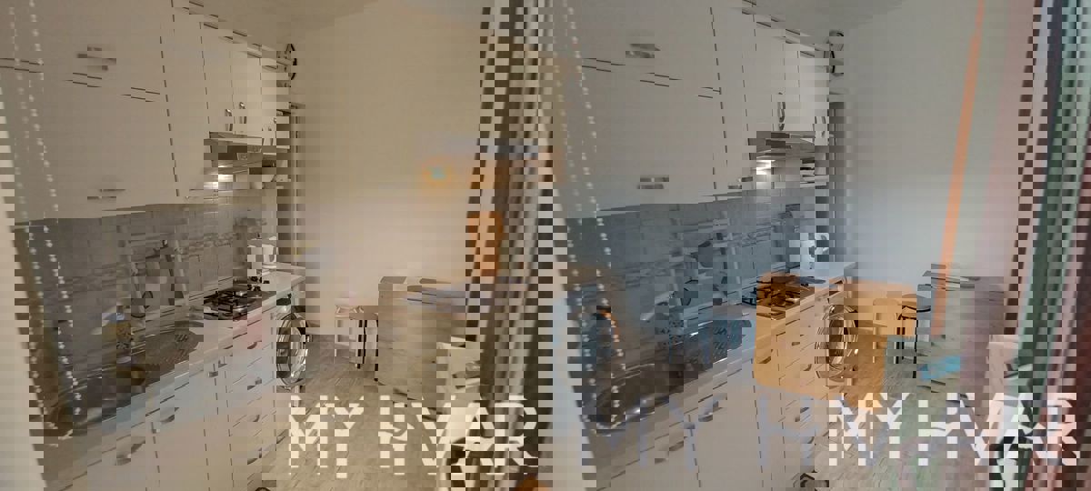 Casa con più appartamenti a Vrboska