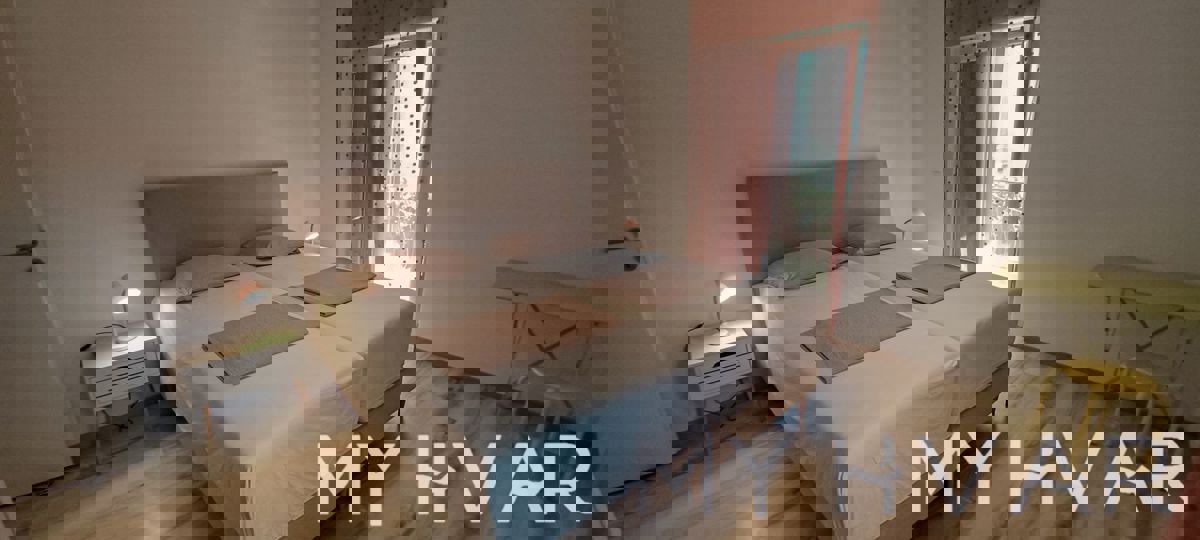 Casa con più appartamenti a Vrboska