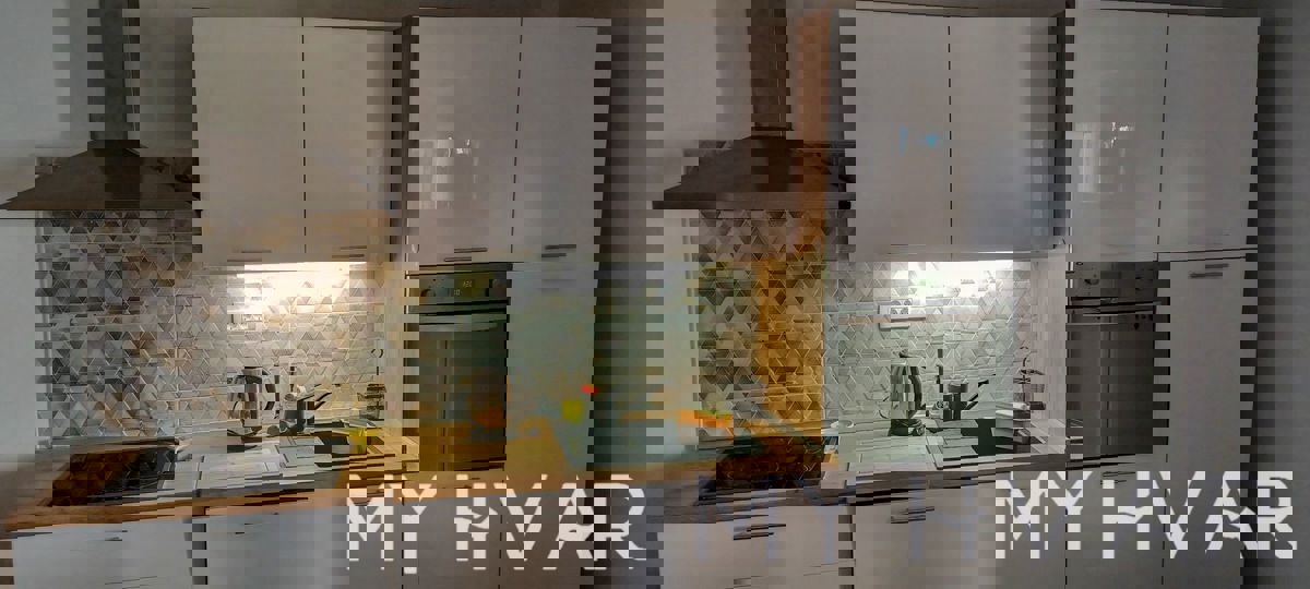 Casa con più appartamenti a Vrboska