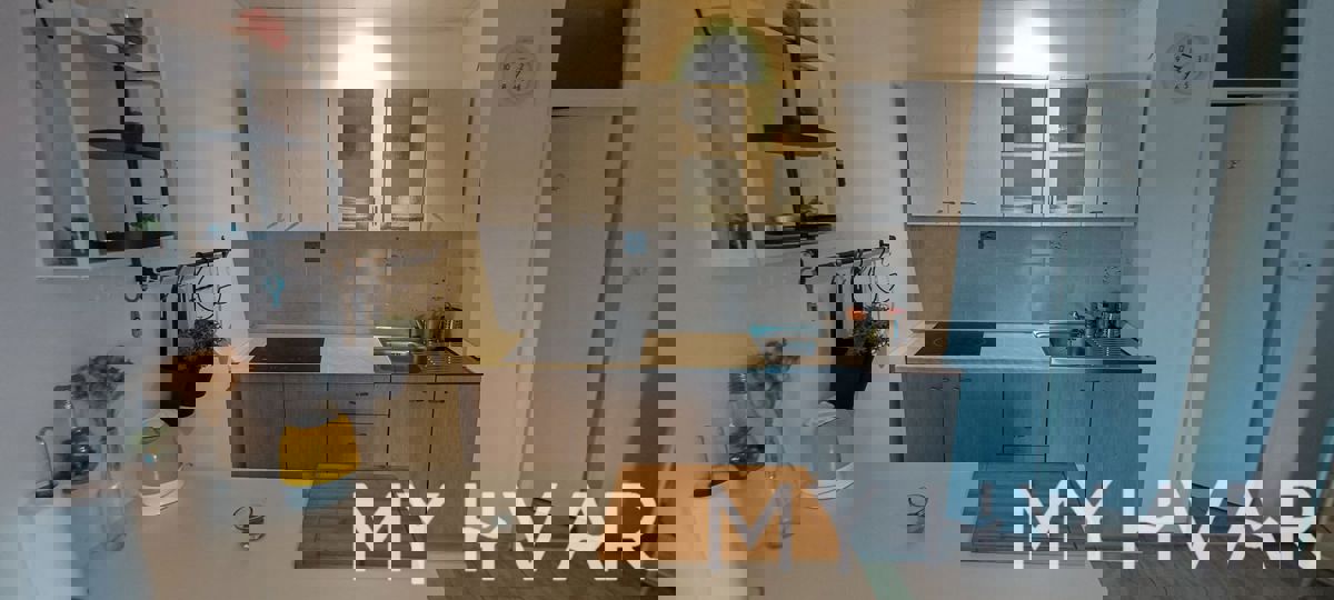 Casa con più appartamenti a Vrboska